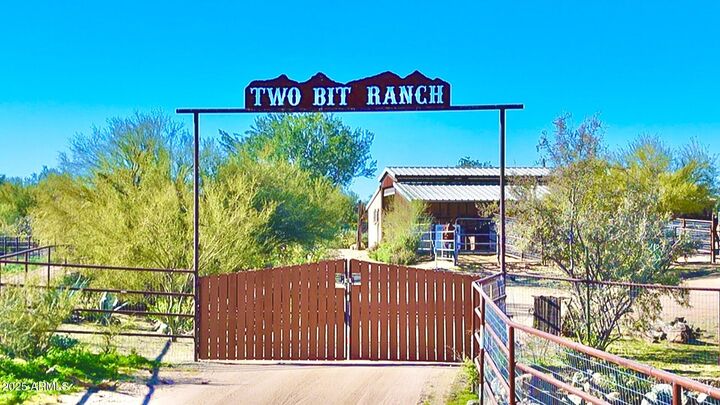 Property Photo: 16206 E Windstone Trail AZ 85262