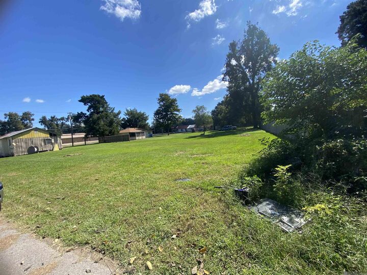 Property Photo:  607 Earl St  LA 70760 