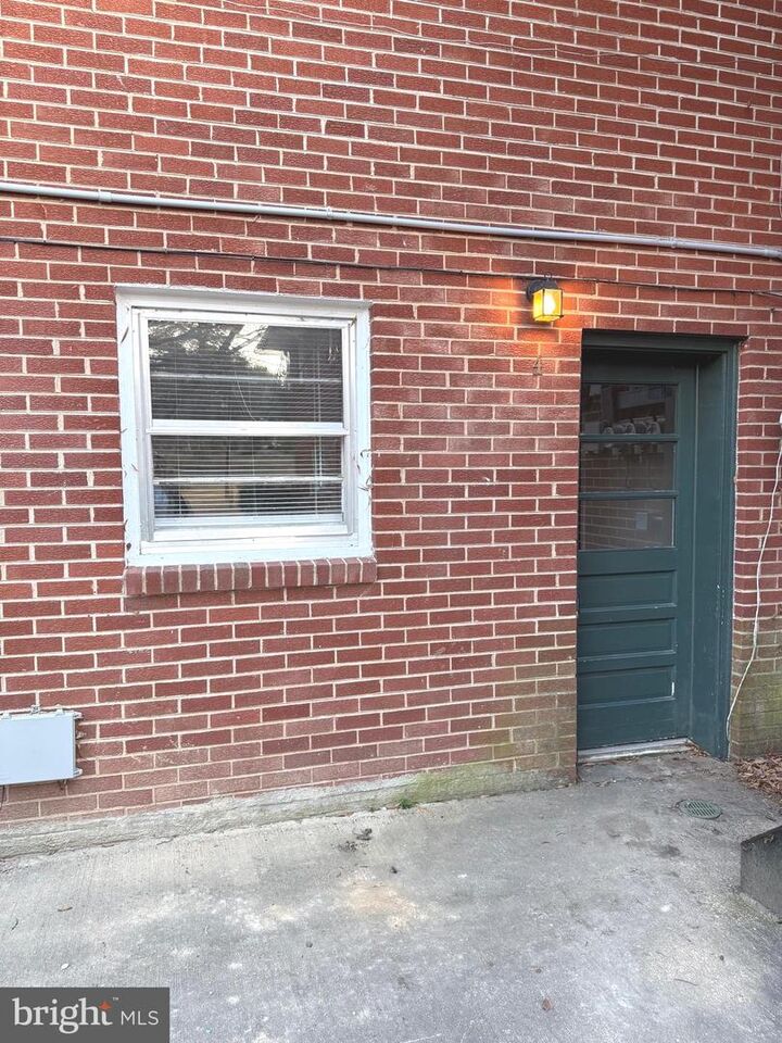 Property Photo:  117 Courtland Drive 4  VA 22401 