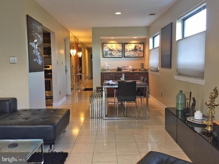 Property Photo: 1117 New Hampshire Avenue NW 9 DC 20037