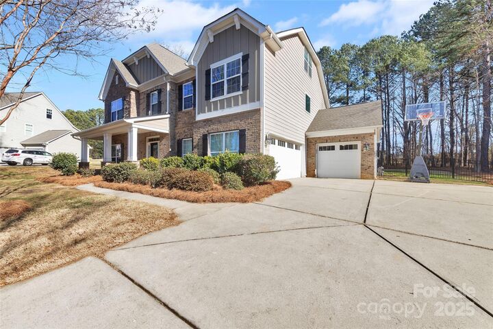 Property Photo:  2507 Hamlet Court  NC 28105 