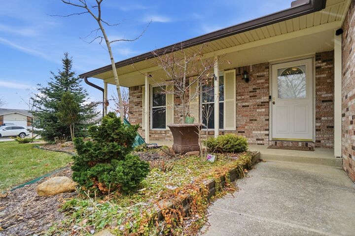 Property Photo:  2800 Amana Court  OH 43235 