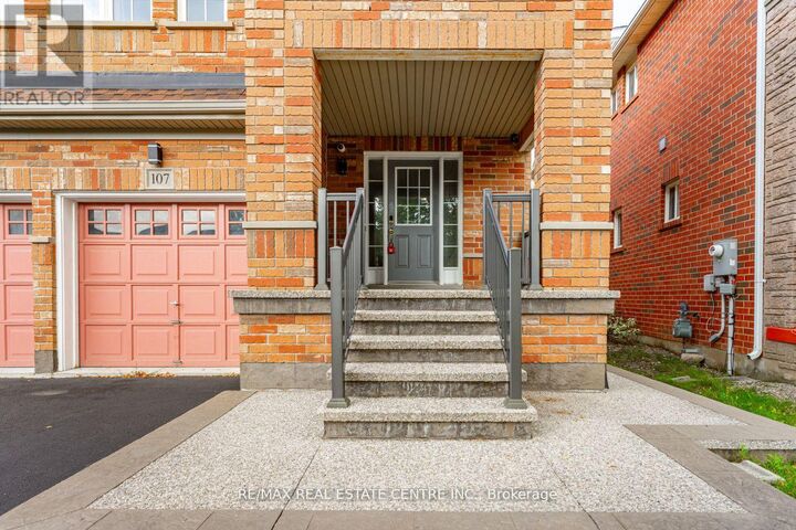 Property Photo:  107 Crown Victoria Drive  ON L7A 3X9 