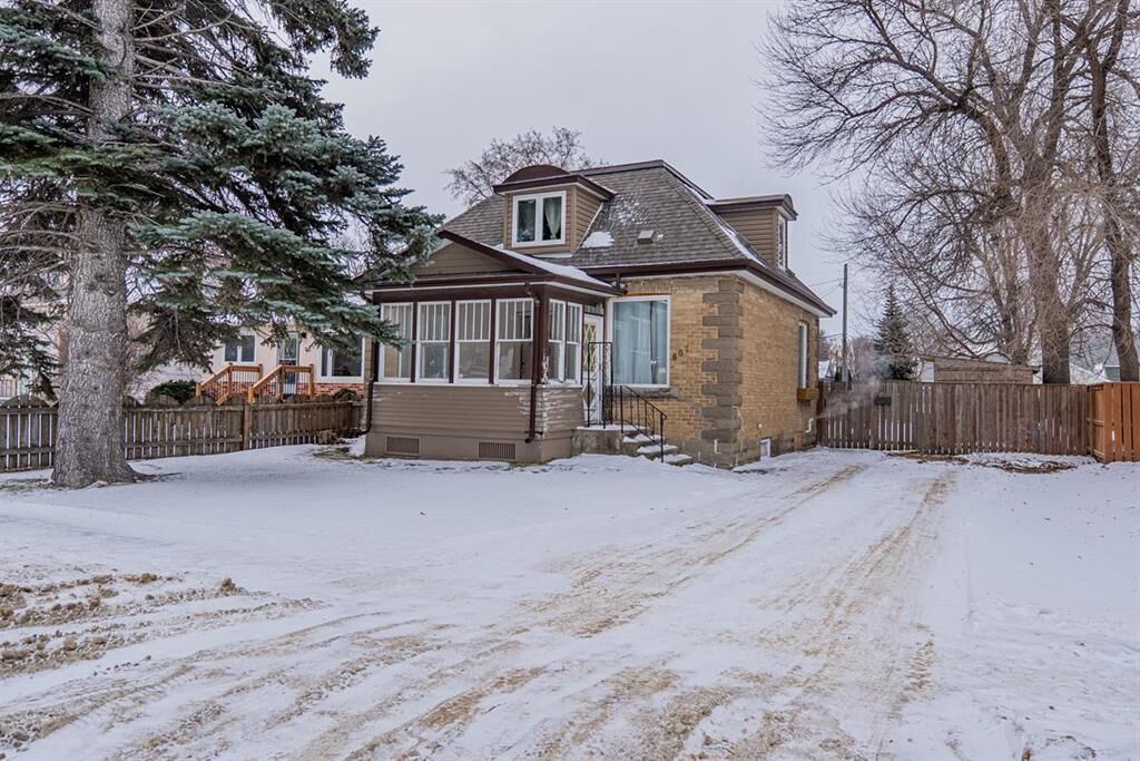 Property Photo: 607 Saskatchewan Avenue East MB R1N 0L4