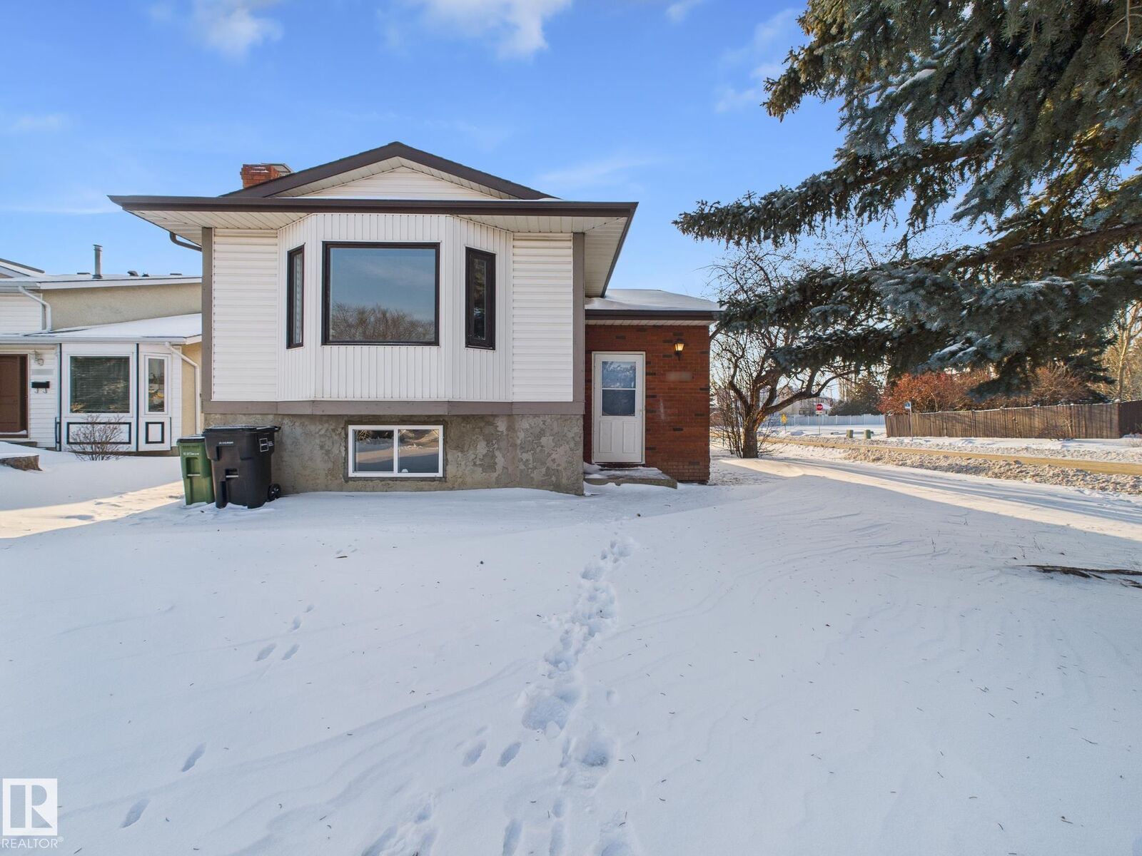 Property Photo:  18737 70 Avenue NW  AB T5T 5C9 