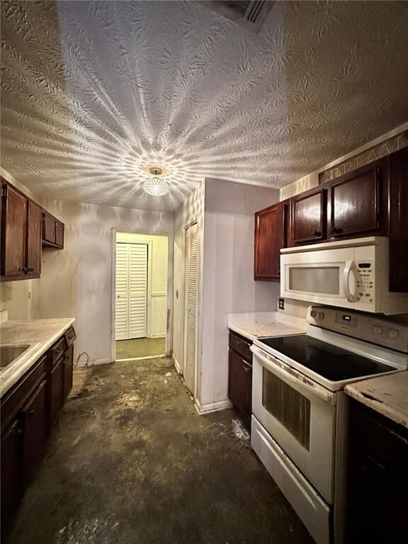 Property Photo:  1001 Lake Pointe Circle  GA 30075 