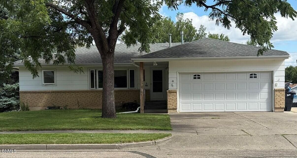 Property Photo:  1723 21st Street  ND 58501 