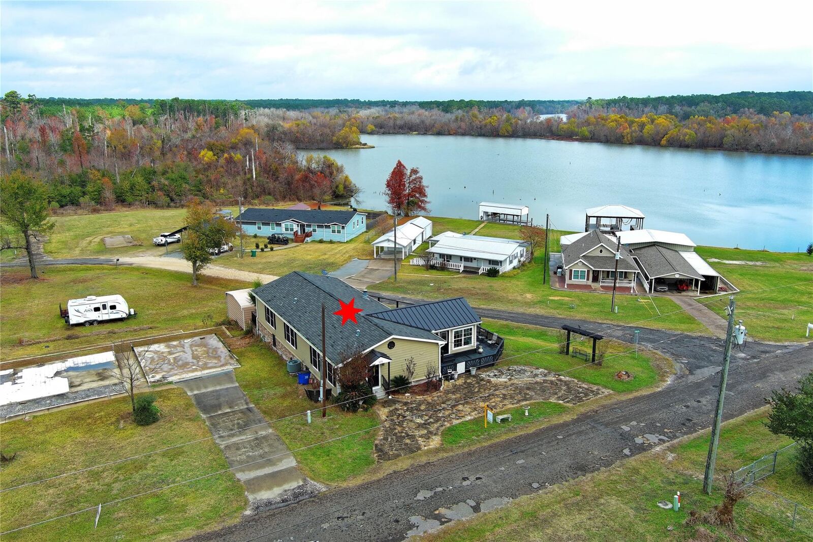 Property Photo: 121 Read Oak TX 77360