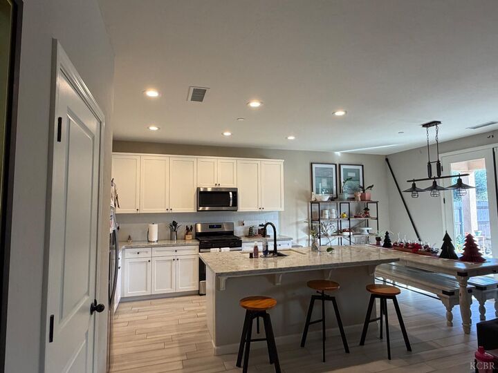 Property Photo:  2215 Madeline Drive  CA 93230 