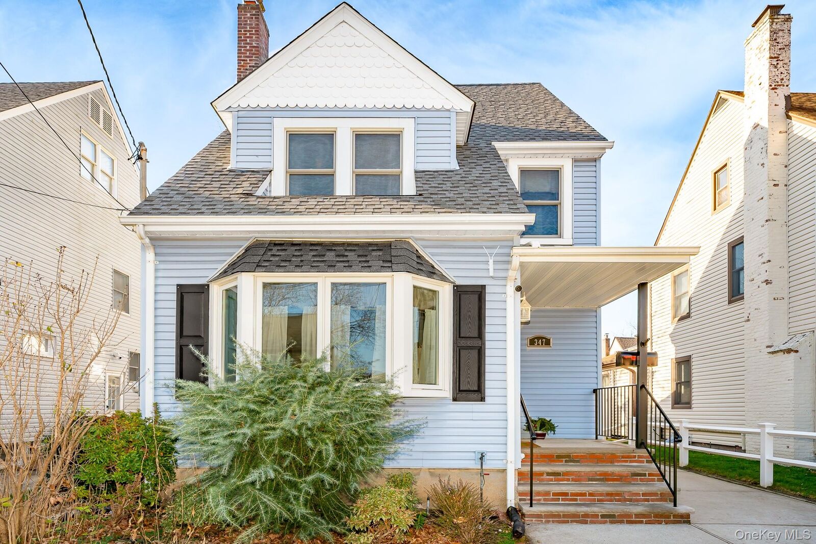 Property Photo:  347 Wellington Road  NY 11501 