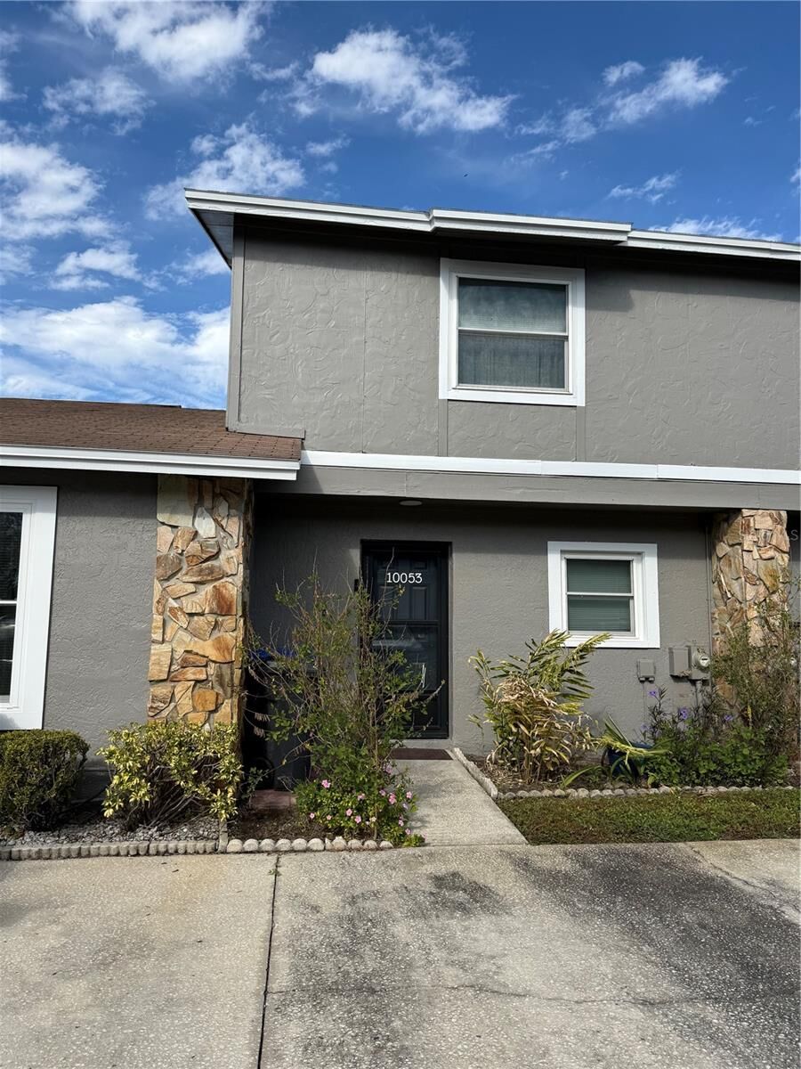 Property Photo:  10053 Lake Oak Circle  FL 33624 