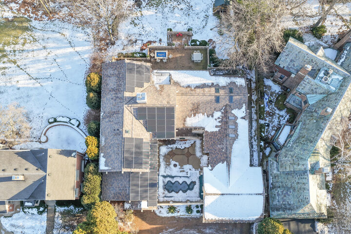 Property Photo:  4686 N Lake Dr  WI 53211 