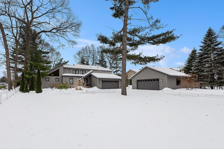 Property Photo: 1559 Brookwood Drive MI 49441