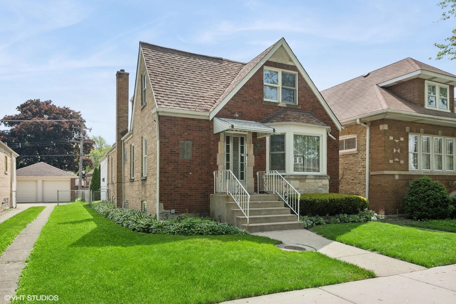 Property Photo:  6321 N Merrimac Avenue  IL 60646 