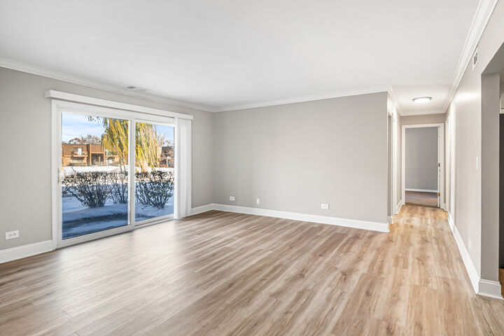 Property Photo:  629 Derry Court 1A  IL 60193 