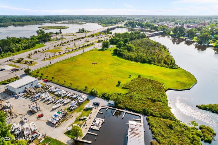 Property Photo:  147 Old Bridge Street  NC 28540 