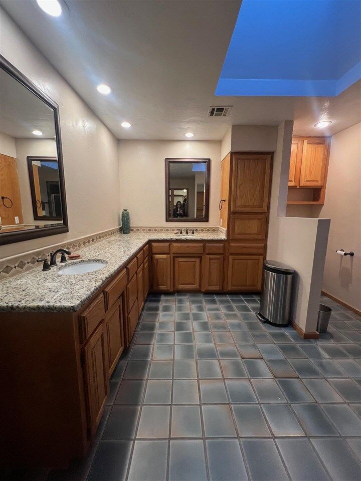 Property Photo:  1916 Rose Lane  OK 74604 