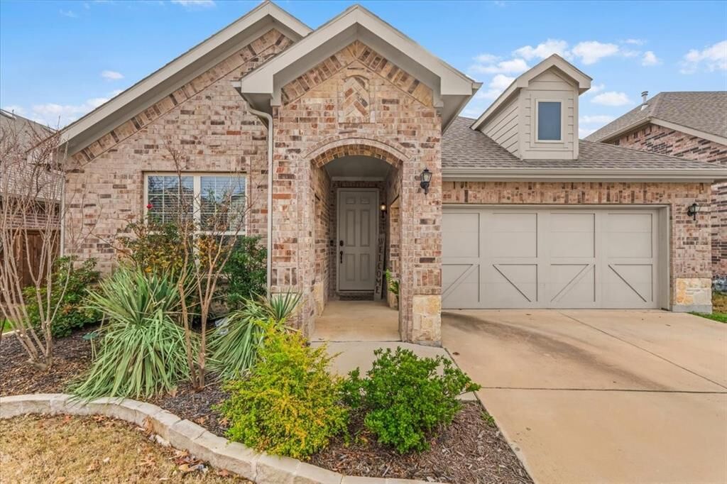 Property Photo: 5913 Saddle Pack Drive TX 76123