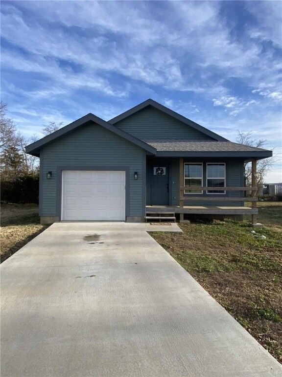 Property Photo:  305 Estates Drive  AR 72638 