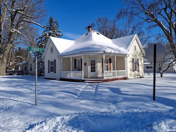 Property Photo:  601 N Grand Avenue  IL 61563 