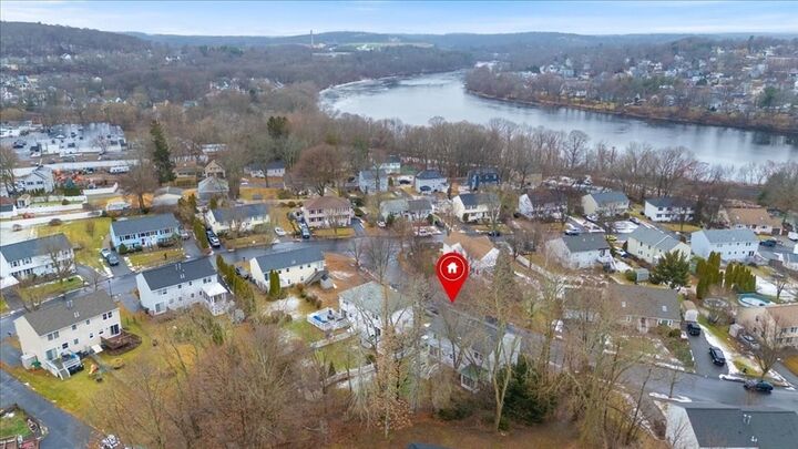 Property Photo:  9 Twin Brooks Cir 9  MA 01835 