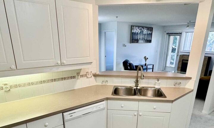 Property Photo:  4507 45 Street SW 210  AB T3E 6K7 
