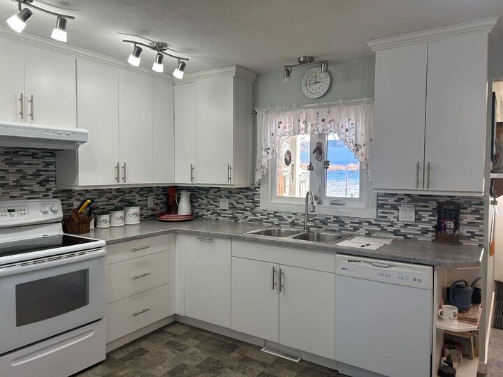 Property Photo:  835 3 Avenue  AB T0J 0Y3 