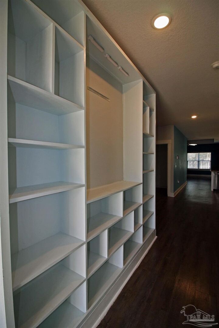 Property Photo:  5752 Conley Ct  FL 32571 