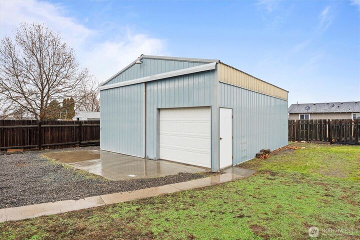 Property Photo: 445 E Rainer Street WA 99344