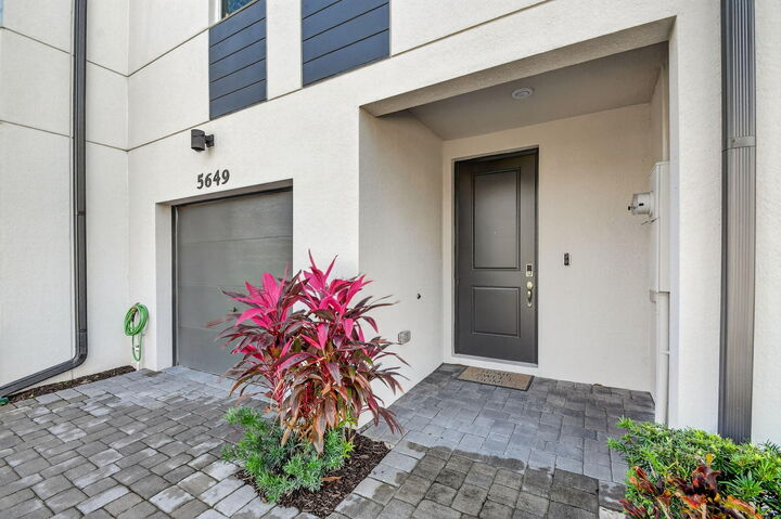 Property Photo:  5649 Mentmore Drive  FL 33407 