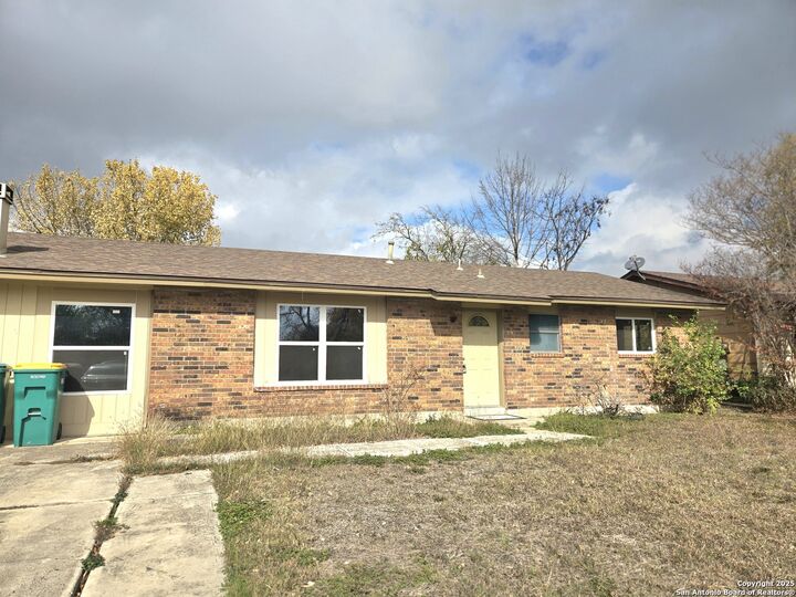 Property Photo:  303 Avenue D  TX 78109 