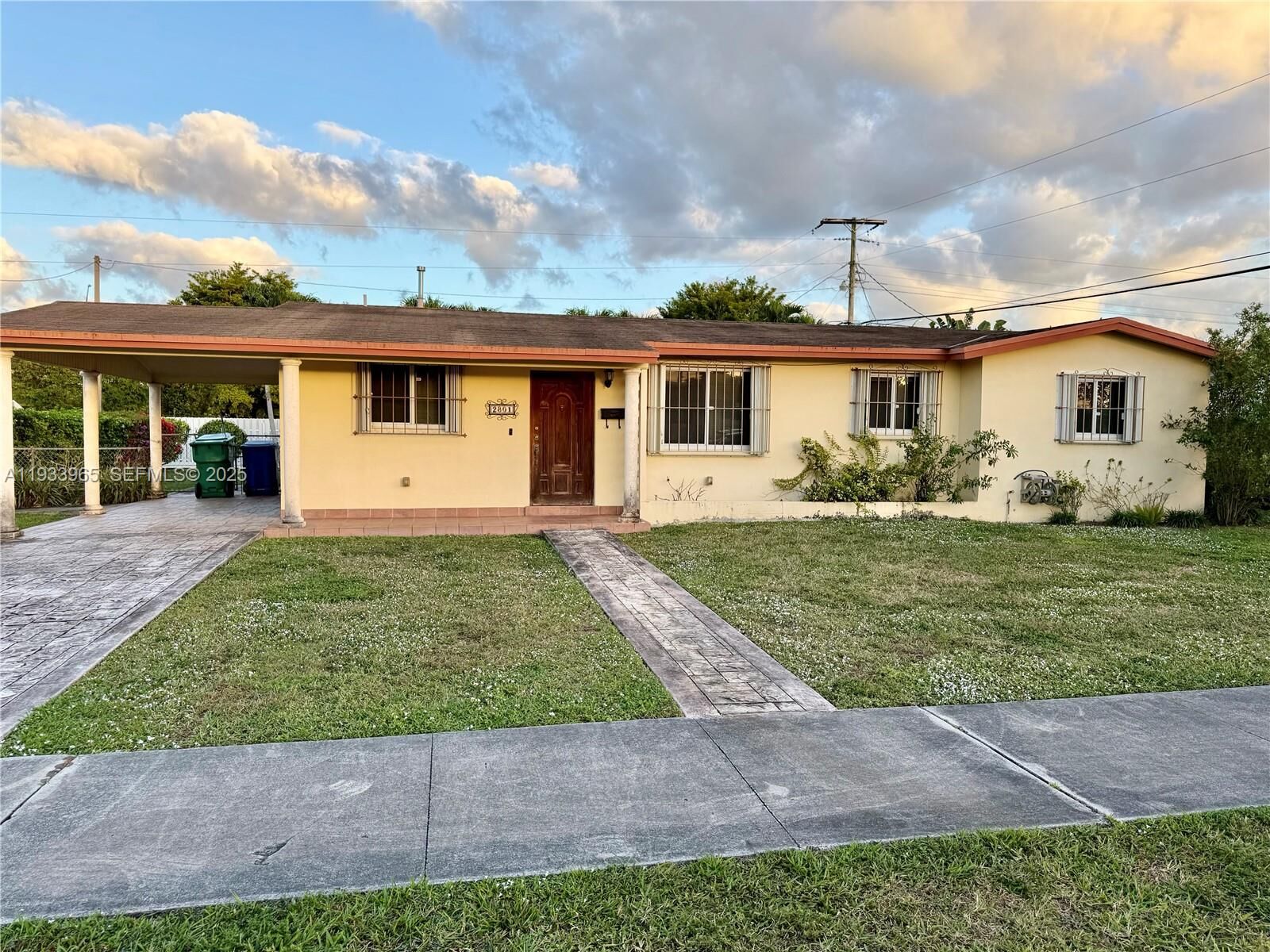 Property Photo: 2801 SW 92nd Ct FL 33165