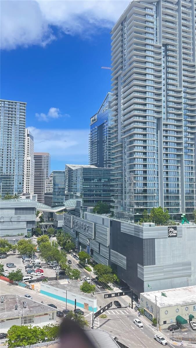 Property Photo:  690 SW 1st Ct 1724  FL 33130 