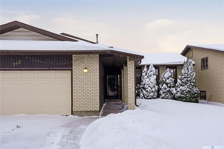 Property Photo:  242 Thain Way  SK S7K 6T2 
