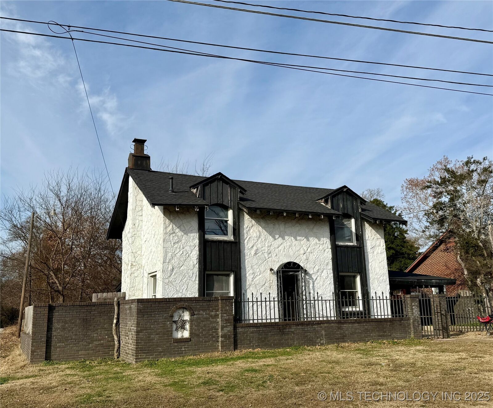 Property Photo: 1009 Seminary Avenue OK 74464