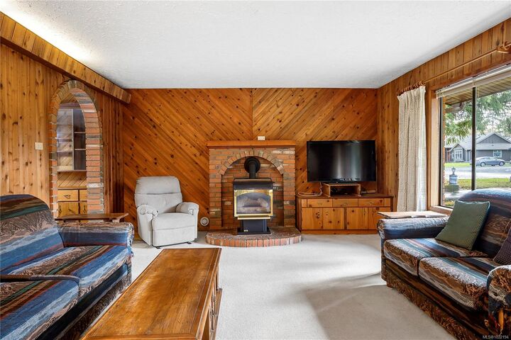 Property Photo: 856 Reid Rd BC V9P 2E6