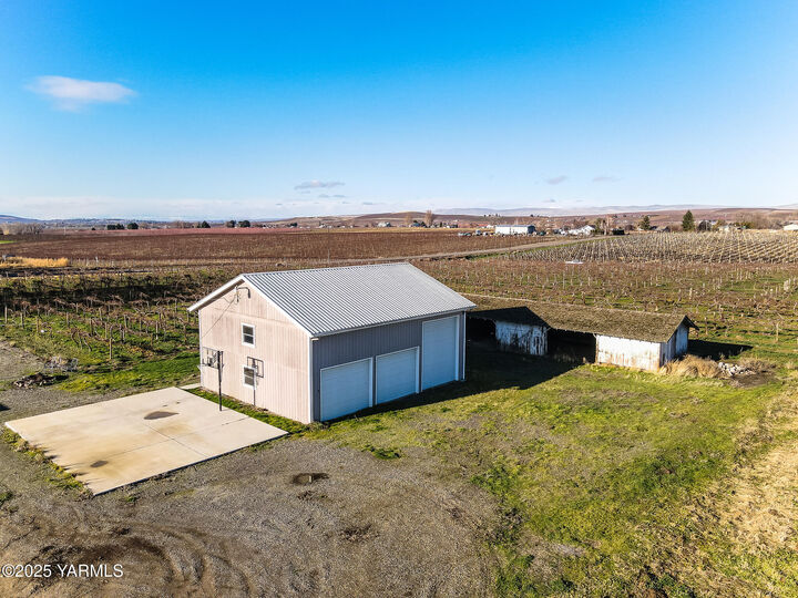 Property Photo:  1921 Olmstead Rd  WA 98930 