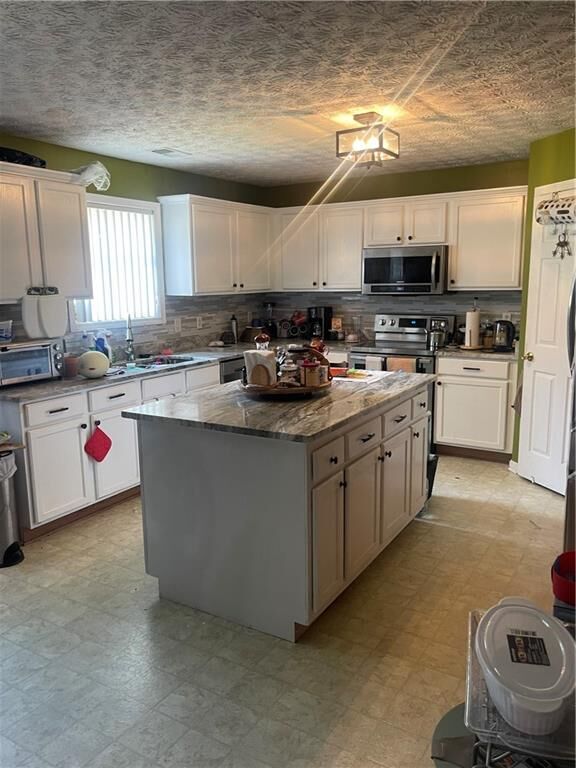 Property Photo:  3047 Kings Glen Trail  GA 30034 