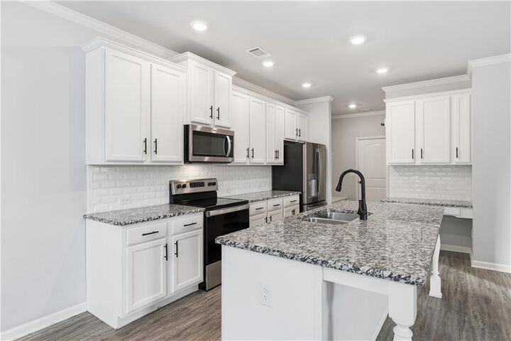 Property Photo: 3244 Hawthorne Path GA 30517