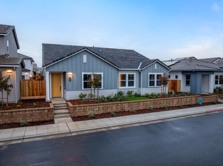 Property Photo: 347 Peters Lane S CA 93636