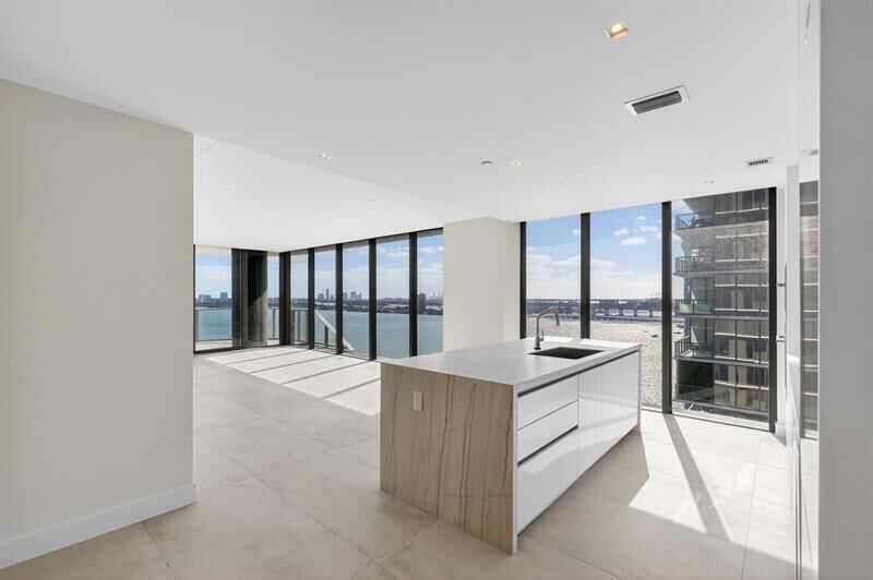 Property Photo:  700 NE 24th Street 1807  FL 33137 