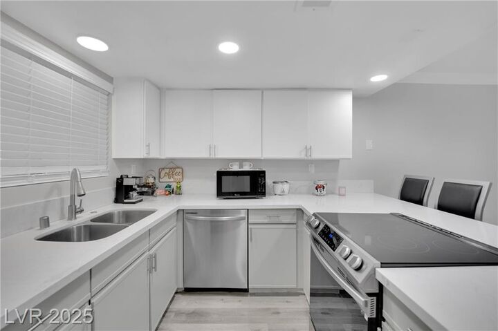Property Photo:  2080 Karen Avenue 1  NV 89169 