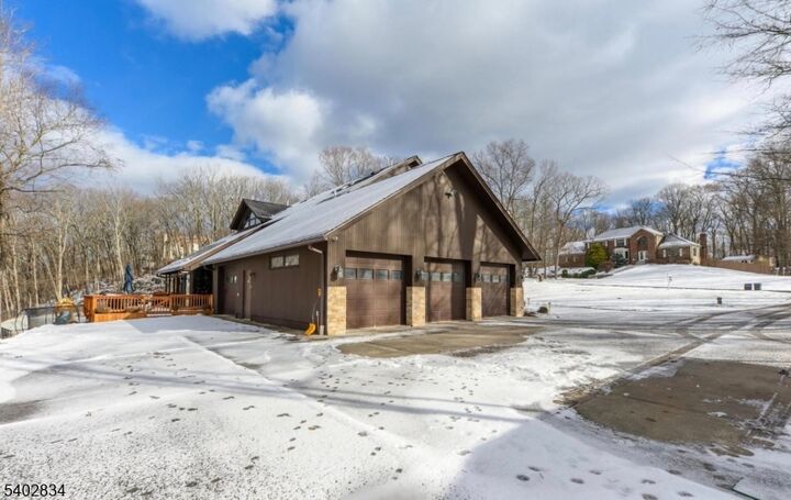 Property Photo:  21 Starrett Ct  NJ 07871 