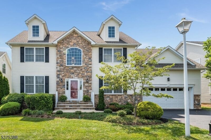 Property Photo:  12 Higgins Ct  NJ 08822 