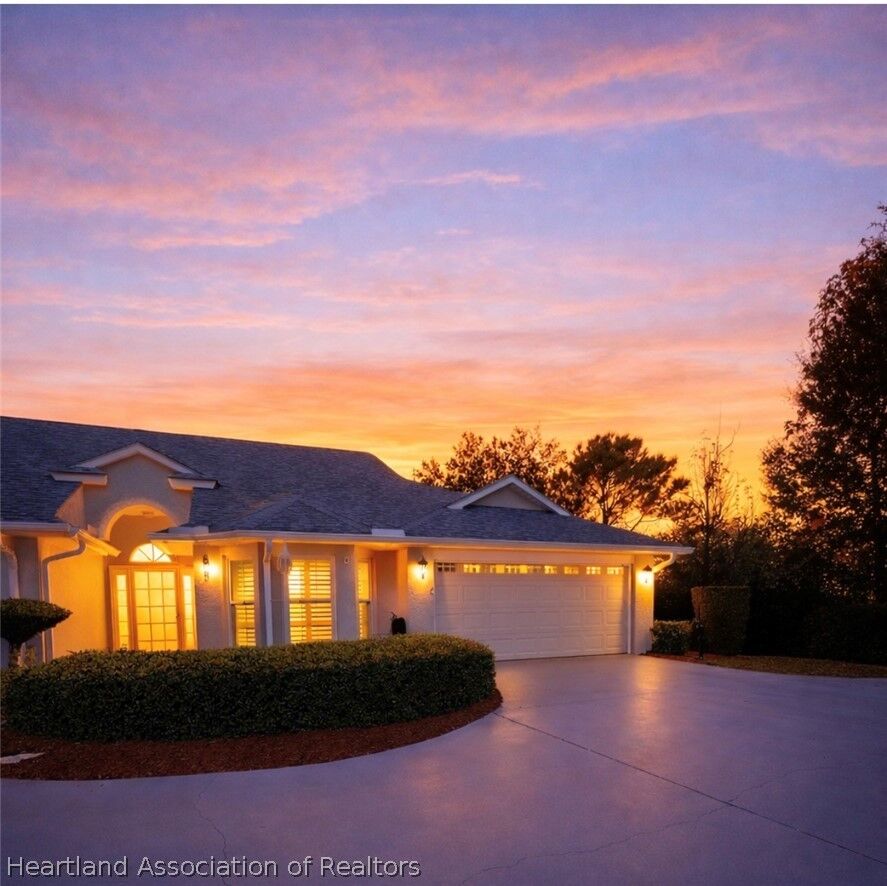 Property Photo: 2024 Ashley Oaks Circle FL 33870