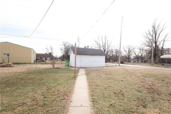 Property Photo:  803 E 6th Street  KS 67335 