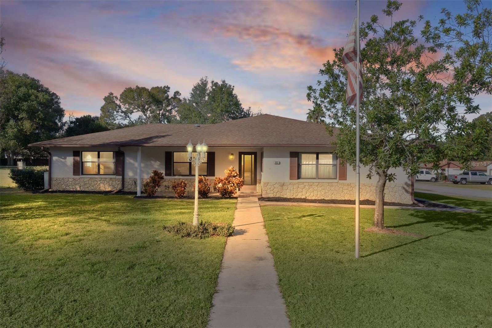 Property Photo:  602 Fourth Avenue  FL 32159 