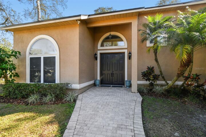 Property Photo:  12715 Linda Drive  FL 33612 