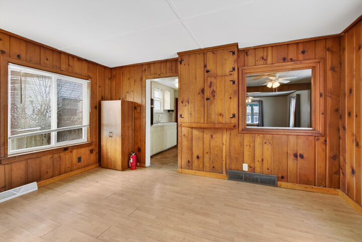 Property Photo: 907 N Elm Avenue MI 49202