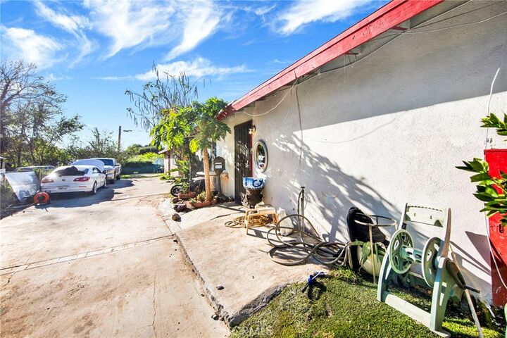 Property Photo:  691 Lincoln  CA 91103 